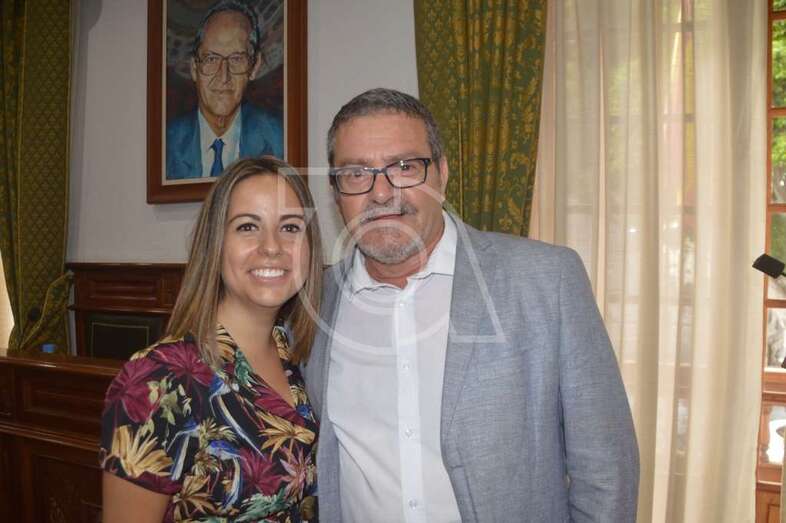 Gregorio Viera y su compañera de partido, Saraiba Leal, en un Pleno de Telde  (Foto TA)